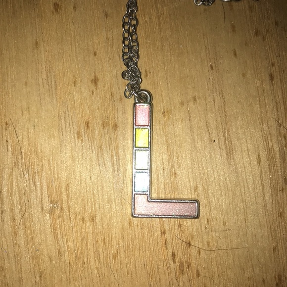 L initial neckless - Picture 2 of 3